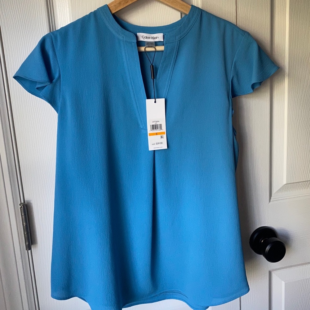 NEW w/tags Calvin Klein vneck flutter sleeve top